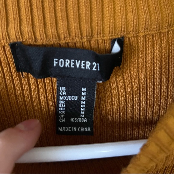 NWOT Forever 21 crop sweater - Picture 3 of 3